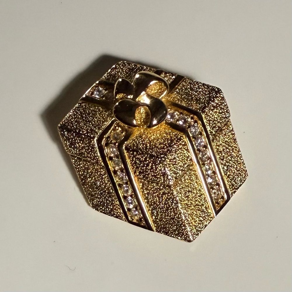Vintage CHRISTIAN DIOR Gold Gift Present Brooch with Crystal Rhinestone Ribbon
